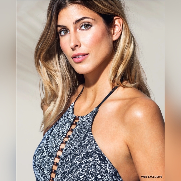 Red Carter Exclusif Private L Sao Paula High Neck One Piece Swimsuit - Picture 3 of 7